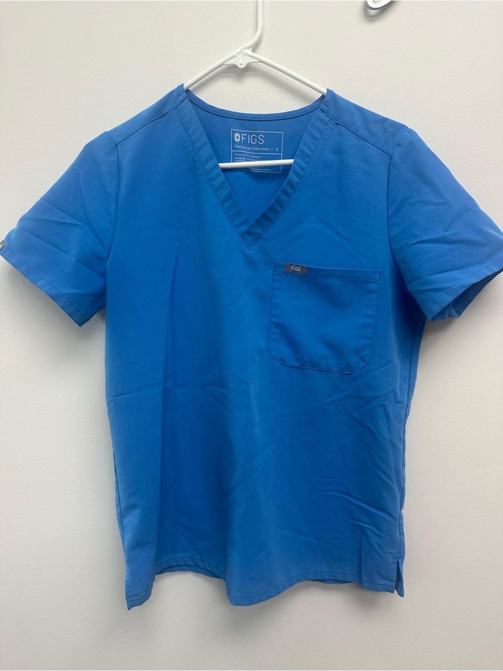 FIGS women’s small V-Neck Scrub Top - blue